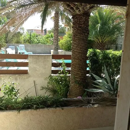 Hotel De La Plage 2*