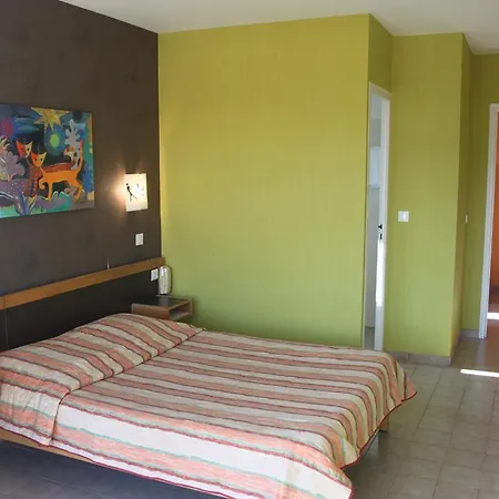 Hotel De La Plage 2*