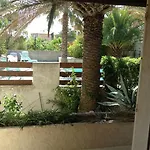 فندق De La 2*